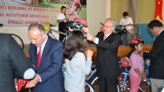 Okullarda Fiziksel Aktivitenin Arttırılması İşbirliği Protokolü Kapsamında Bisiklet Dağıtımı Yapıldı