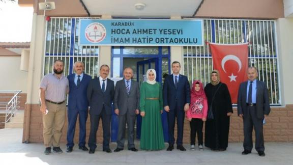 Prof. Dr. Musa YILDIZ Hoca Ahmet Yesevi İmam Hatip Ortaokulunu Ziyaret Etti.