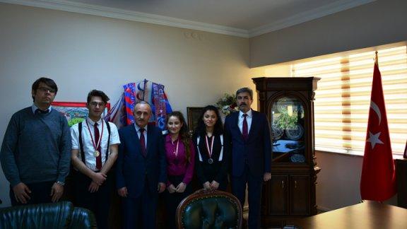 TÜBİTAK Ankara Bölge Yarışmasına Katılmaya Hak Kazanan Öğrencilerimiz  İl Müdürümüzü Ziyaret Etti