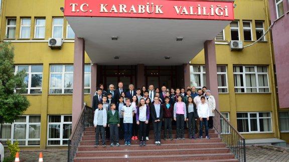 Valimiz Biz Anadoluyuz Projesi Kapsamında Muş ve İstanbula Gidecek Öğretmen ve Öğrencilerimizle Bir Araya Geldi