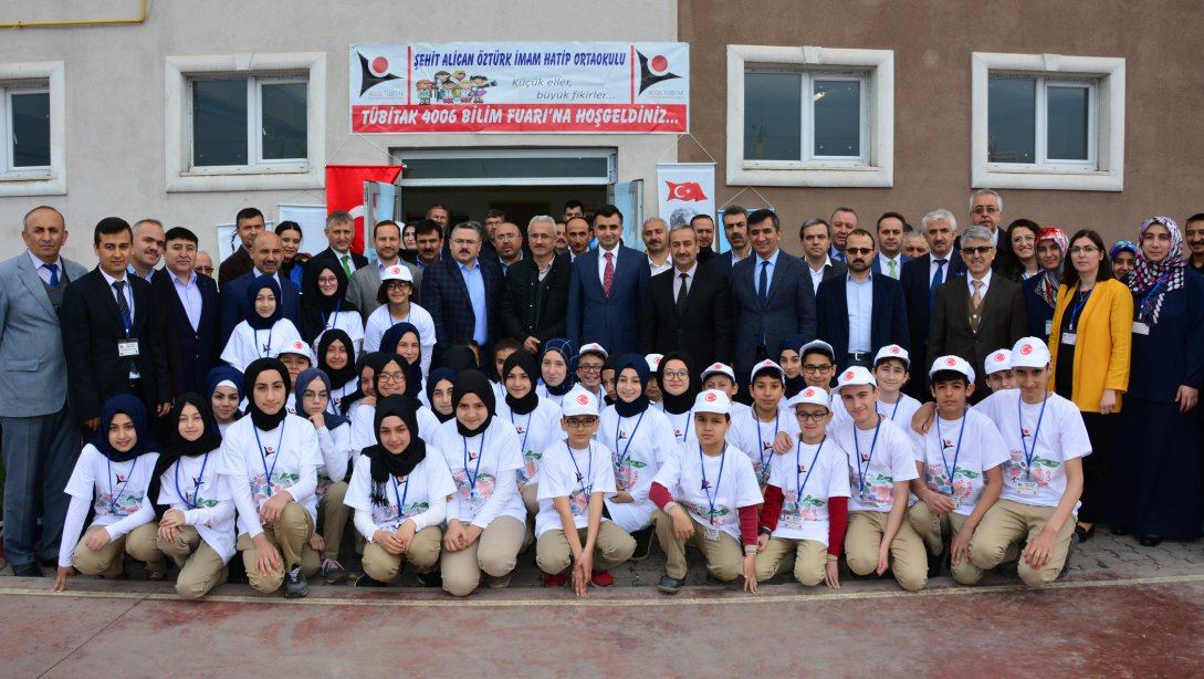 4006 Bilim Fuarı Açılışı Şehit Alican Öztürk İmam Hatip Ortaokulunda Gerçekleştirildi