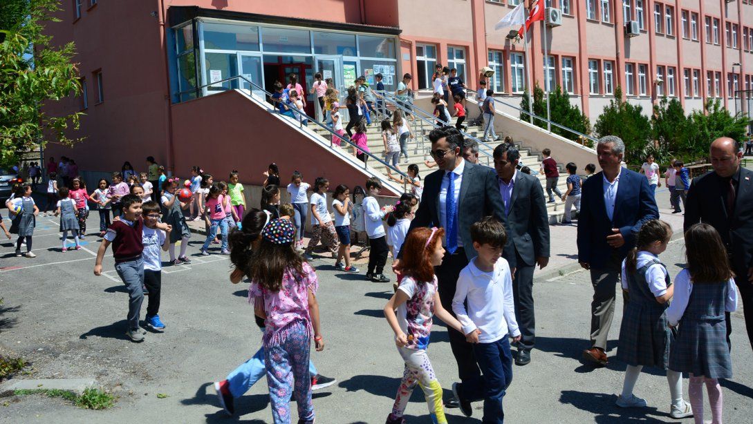 İl Millî Eğitim Müdürümüz Altın Safran İlkokulu, Safran Çiçeği Anaokulu, Emek Ortaokulunu Ziyaret Etti.