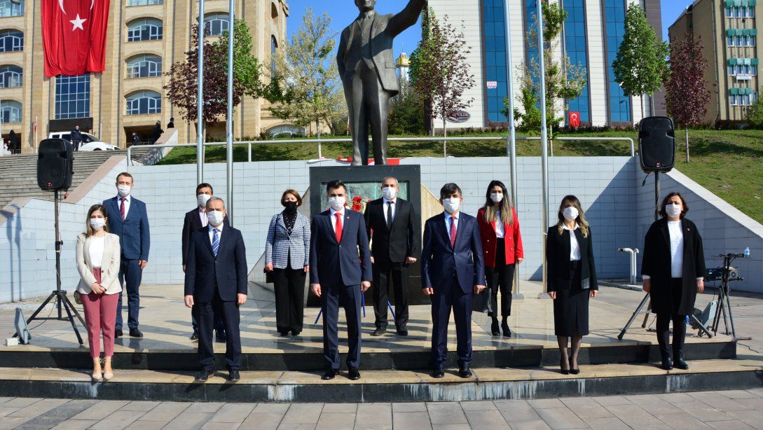 23 Nisan Ulusal Egemenlik ve Çocuk Bayramı Dolayısıyla Atatürk Anıtı'nda Tören Düzenlendi