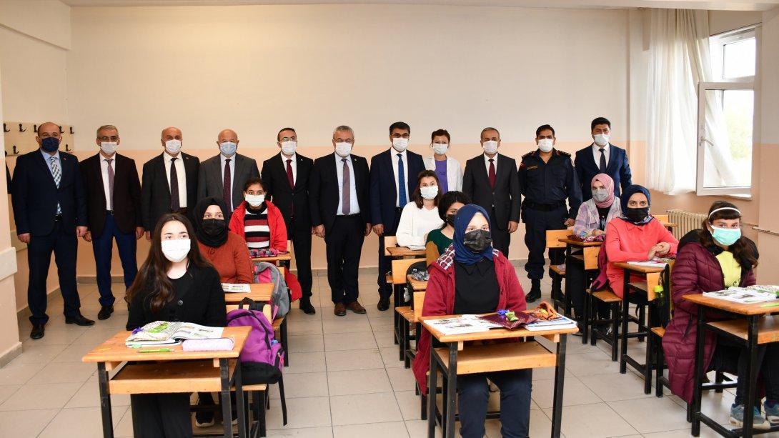 Valimiz Sayın Fuat GÜREL ve Karabük Milletvekilimiz Sayın Cumhur ÜNAL Eflani İMKB Çok Programlı Anadolu Lisesini Ziyaret Etti
