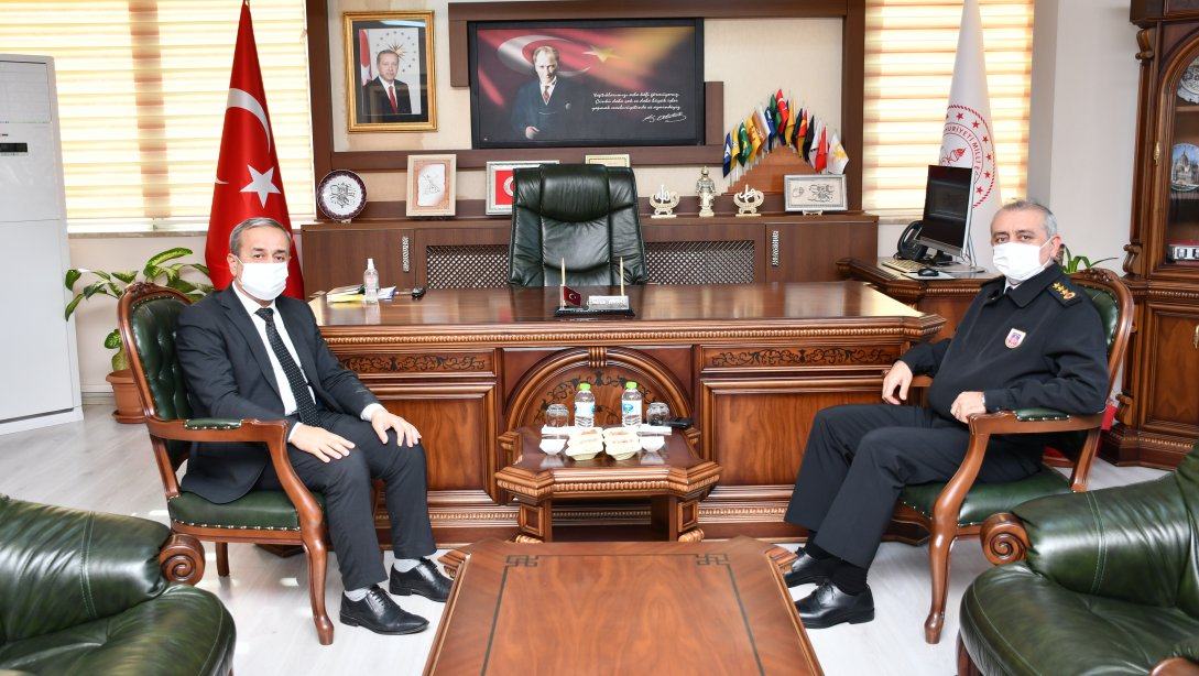 İl Jandarma Komutanı J. Kd. Albay Garip GÜMÜŞ, İl Milli Eğitim Müdürümüz Nevzat AKBAŞ'ı ziyaret etti.