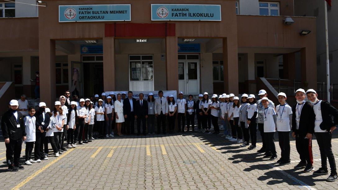 Fatih Sultan Mehmet Ortaokulu TÜBİTAK 4006 Bilim Fuarı'nın Açılışı Gerçekleştirildi