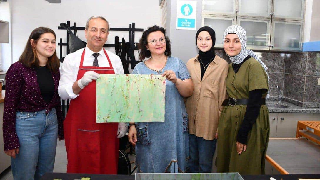 İl Millî Eğitim Müdürümüz Nevzat AKBAŞ Mehmet Vergili Fen Lisesinin Ebru Sanatı Sergisine Katıldı