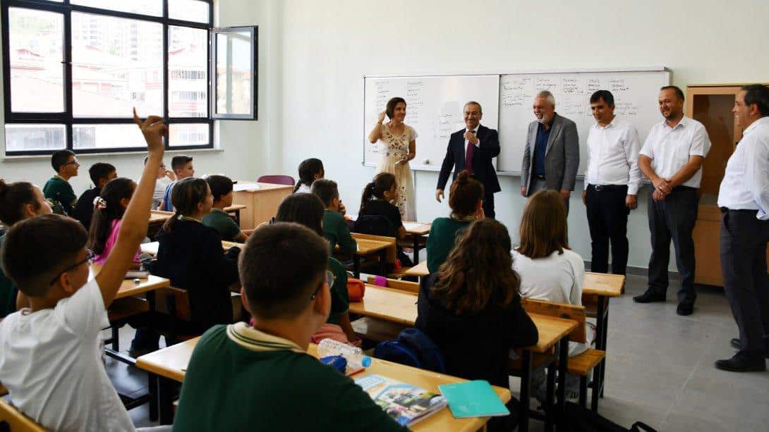 İl Millî Eğitim Müdürümüz Nevzat AKBAŞ Şehit Umut Aytekin Ortaokulu'nu Ziyaret Etti