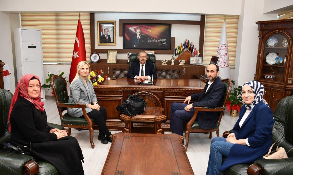 Şehit Mehmet Dinçel İlkokulu Okul Müdürü Erdoğan ÜNVER ile Okul Aile Birliği Başkanı Nurdan TOPRAKLI ve Yönetim Kurulu Üyeleri İl Millî Eğitim Müdürümüz Nevzat AKBAŞ'ı ziyaret etti