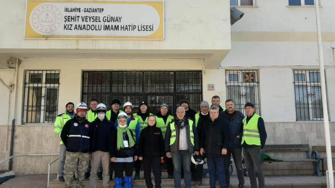Gaziantep'te Öğretmenlerimiz Okulları Onarıyor