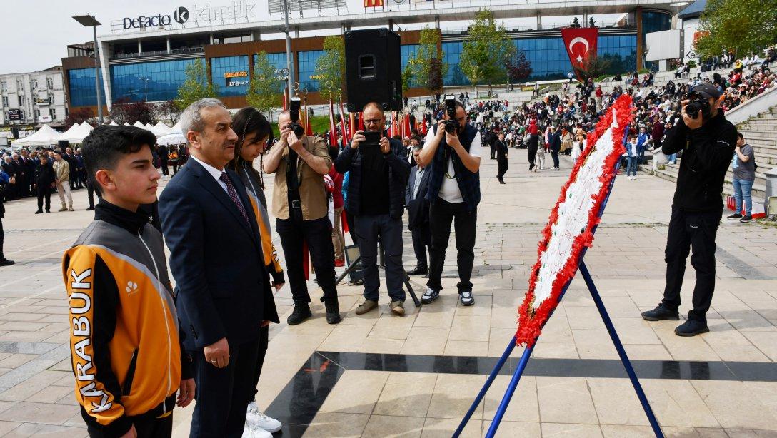 Türkiye Büyük Millet Meclisimizin 103. Yıl Dönümü ve 23 Nisan Ulusal Egemenlik ve Çocuk Bayramı Kutlamaları Çelenk Sunma Töreni ile Başladı
