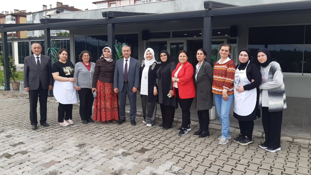 İl Millî Eğitim Müdürümüz Nevzat AKBAŞ, Karabük Uğraşan Kadınlar Kooperatifi'ni Ziyaret Etti