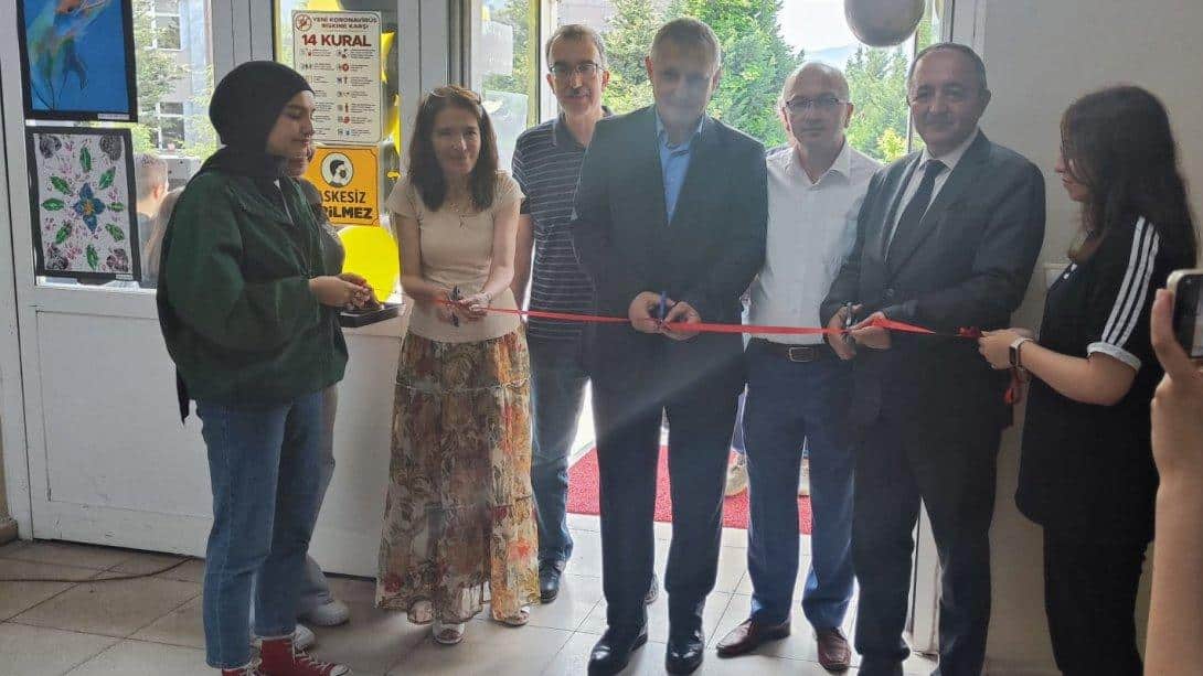 Vakıfbank Zübeyde Hanım Anadolu Lisesinin Yılsonu Resim Sergisi Açıldı