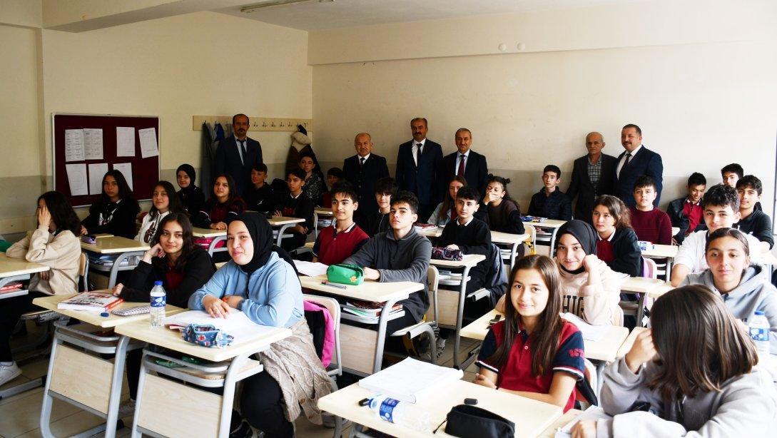 İl Millî Eğitim Müdürümüz Nevzat AKBAŞ Eskipazar Seyhan Cengiz Turhan Anadolu Lisesini Ziyaret Etti. 