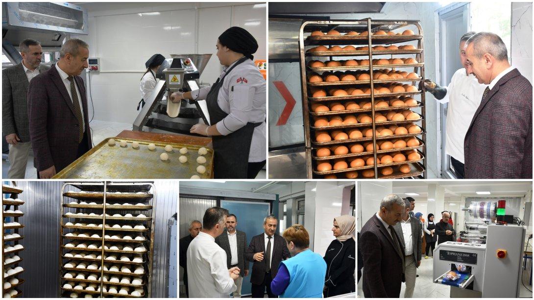 Yahya Kemal Mesleki ve Teknik Anadolu Lisemizde Günlük 2 Bin Ekmek Üretimi Yapılıyor