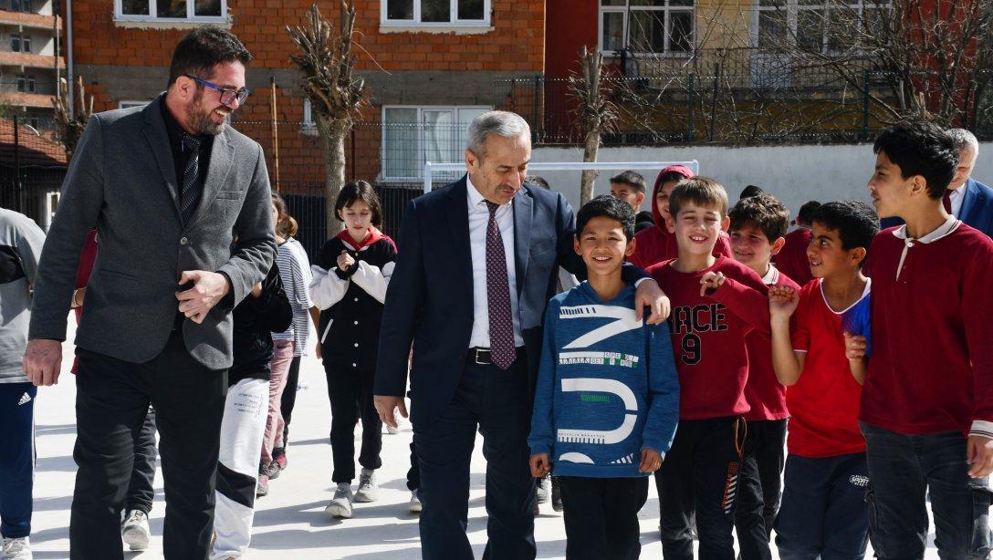 İl Millî Eğitim Müdürümüz Nevzat AKBAŞ Öğrencilerimizin Enerjisine Ortak Oldu