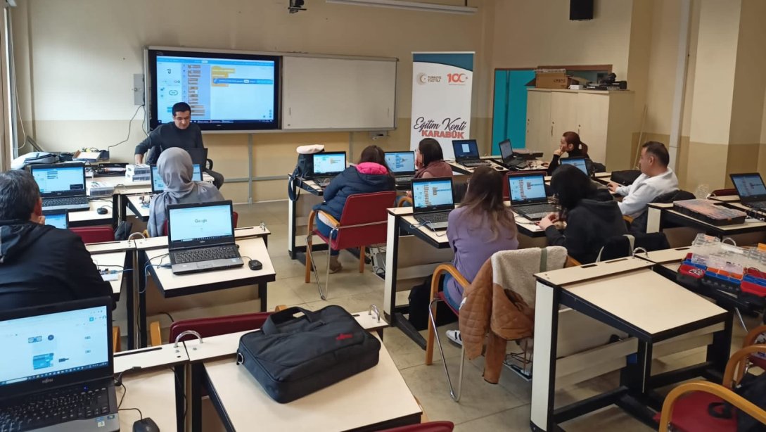 Eğitim Kenti Karabük Projesi Kapsamında Demir Kod Eğitimleri Devam Ediyor