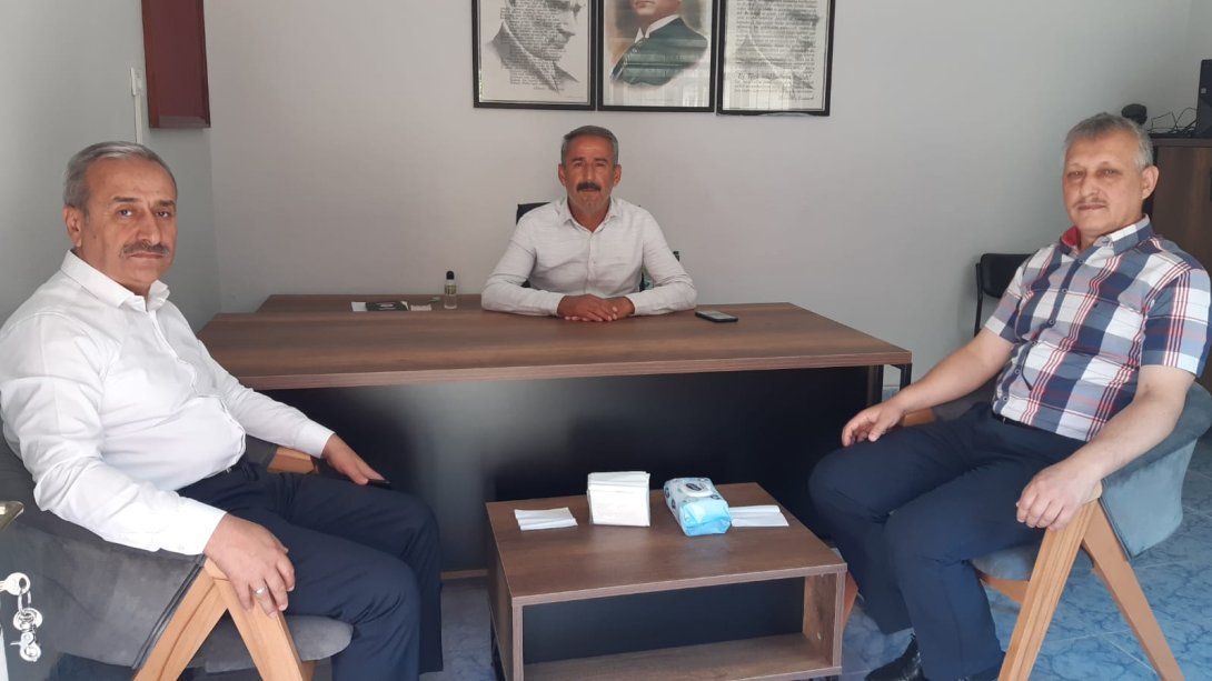 İl Millî Eğitim Müdürümüz Nevzat Akbaş Fatih Mahallesi Muhtarı Yücel Yalçınkaya'yı Ziyaret Etti