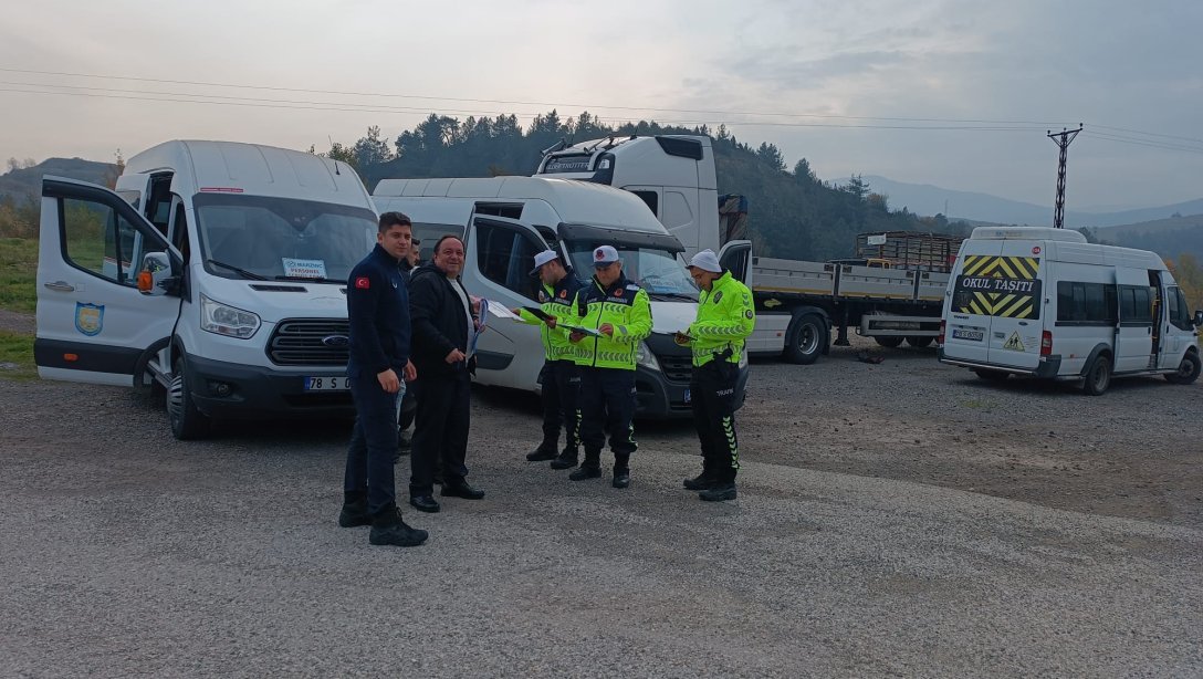 Karabük İl Merkezinde Okul Servis Araçlarının Denetimi Yapıldı