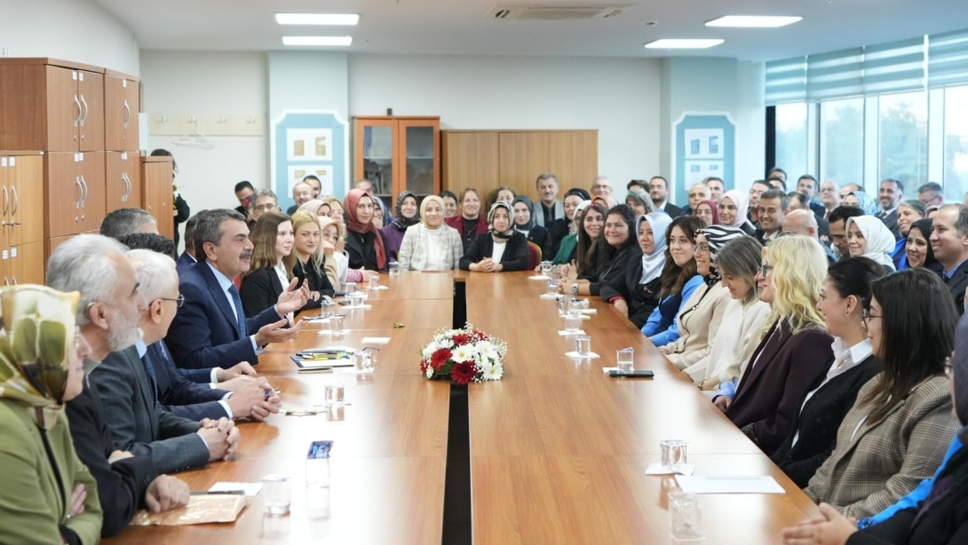 Millî Eğitim Bakanımız Sayın Yusuf Tekin Karabük'te Meslektaşları İle Bir Araya Geldi